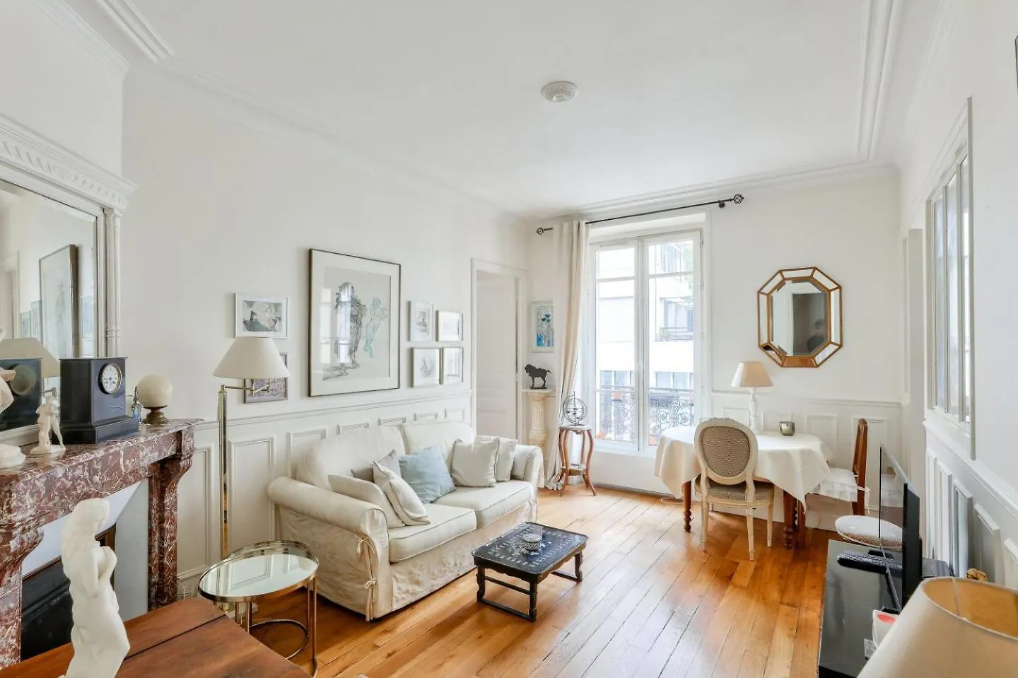 Stunning Parisian 1Br Flat Near Sacre-Coeur contacts